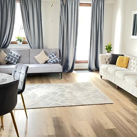 Londof Luxury Apartments - With A Panoramic View Over The City Brassó Kültér fotó